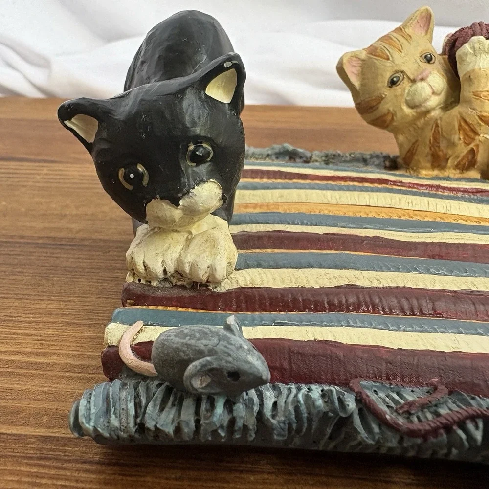Vintage Figi Graphics 1996 Cats on Rug Figurine Removable Basket Resin